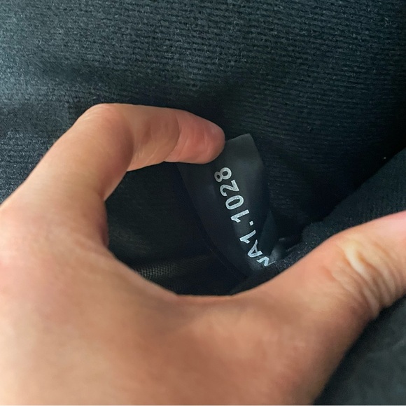 SwissGear The Maya Black and Gray Computer Sleeve - Picture 8 of 9